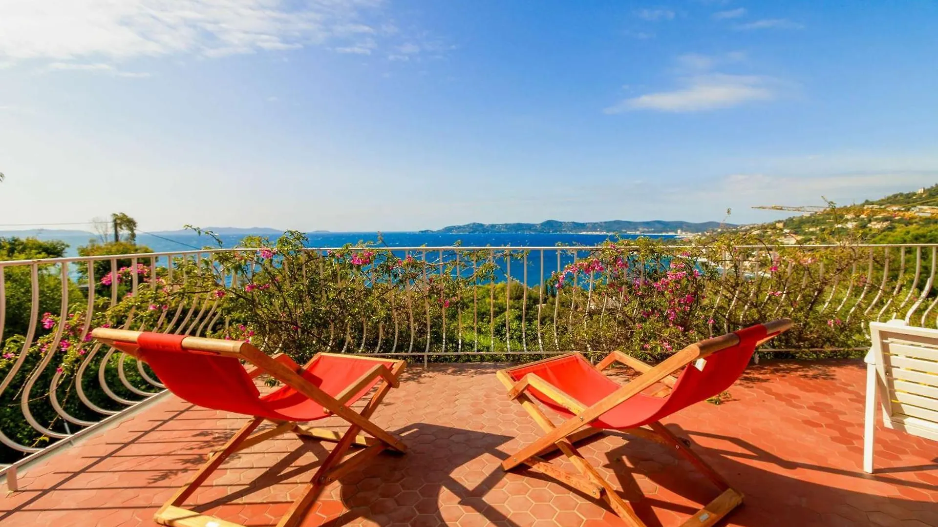Select'Sohome - Villa De Vacances Pour 6 Personnes Avec Une Vue A 180 Degres - Piscine Et Services Inclus - Villa Figa Le Lavandou 0*,  France